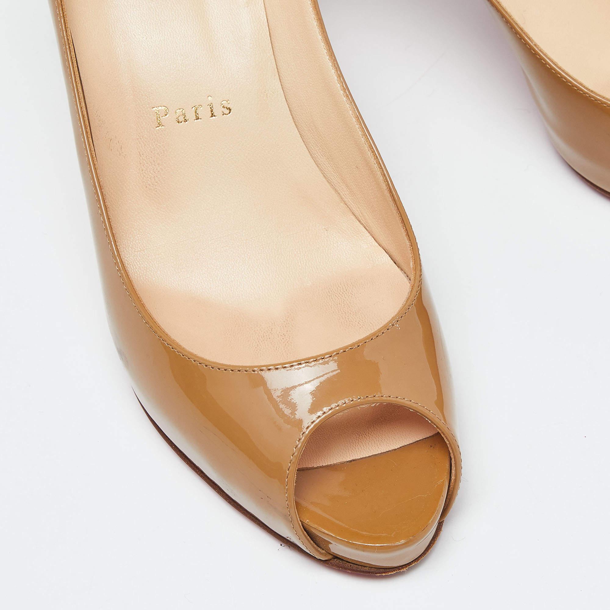 Christian Louboutin Beige Patent Leather Very Prive Pumps Taglia 38 in vendita 3