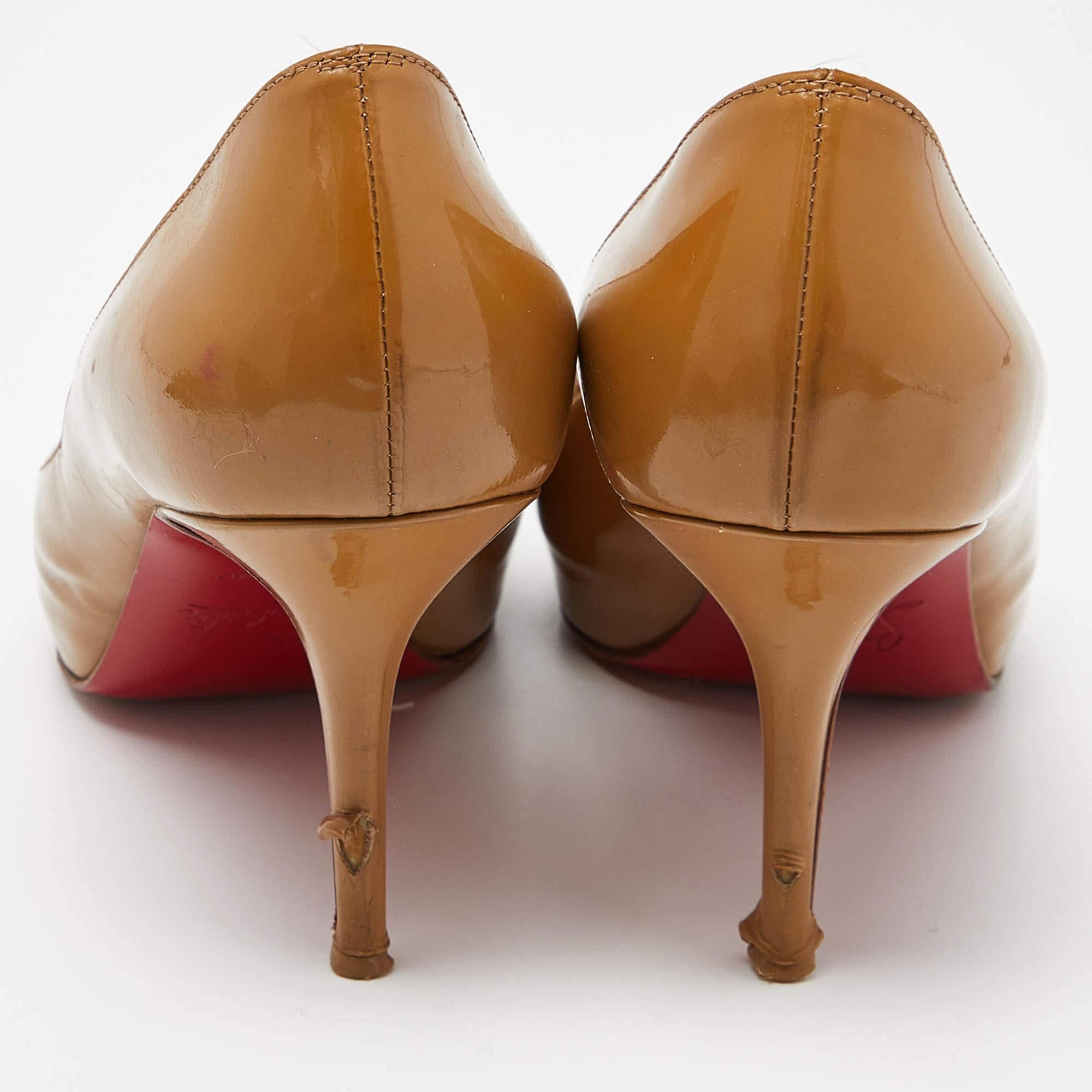 Christian Louboutin Beige Patent Leather Very Prive Pumps Size 38.5 For Sale 1