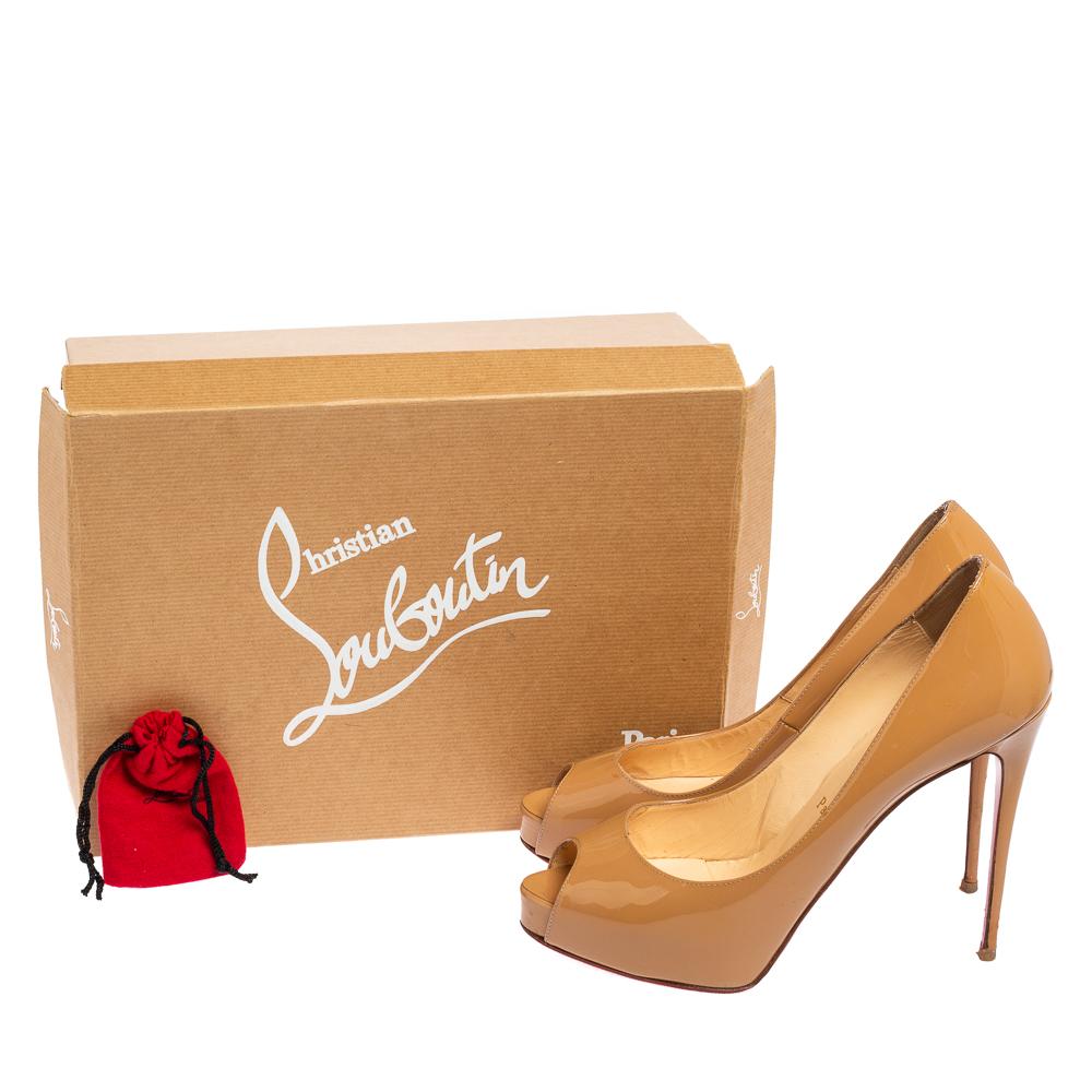 Christian Louboutin Beige Patent Leather Very Prive Pumps Size 39 For Sale 1