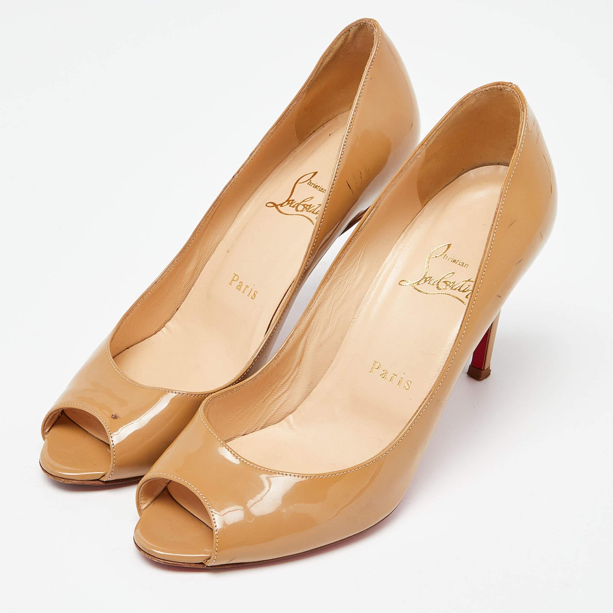 Women's Christian Louboutin Beige Patent Leather You You Pumps Size 38 For Sale