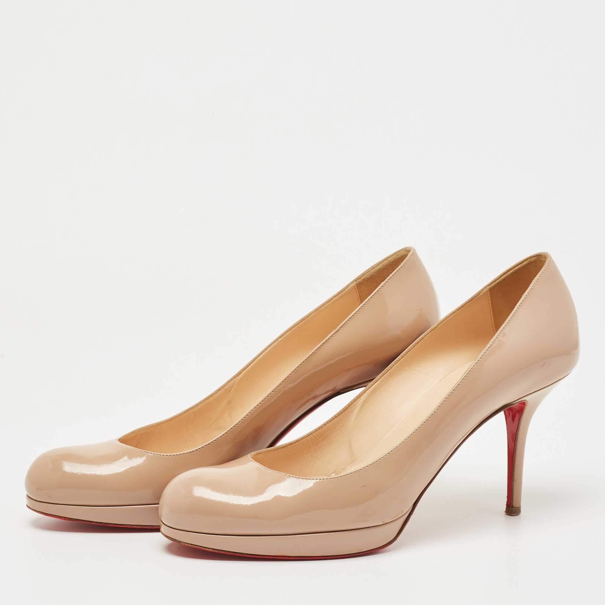 Women's Christian Louboutin Beige Patent New Simple Pumps Size 40 For Sale