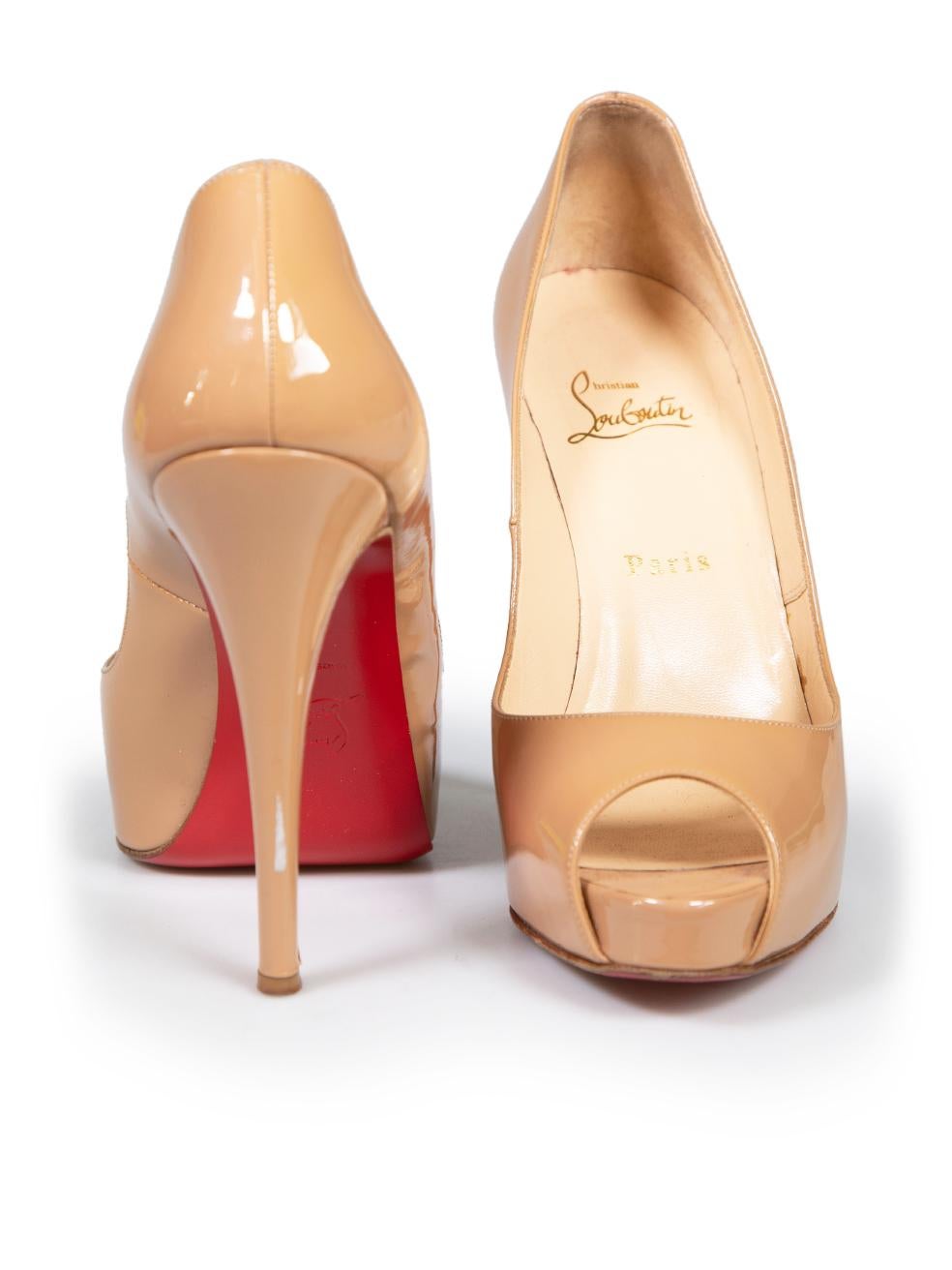 Christian Louboutin Beige Patent Peep Toe Heels Size IT 39 In Good Condition For Sale In London, GB
