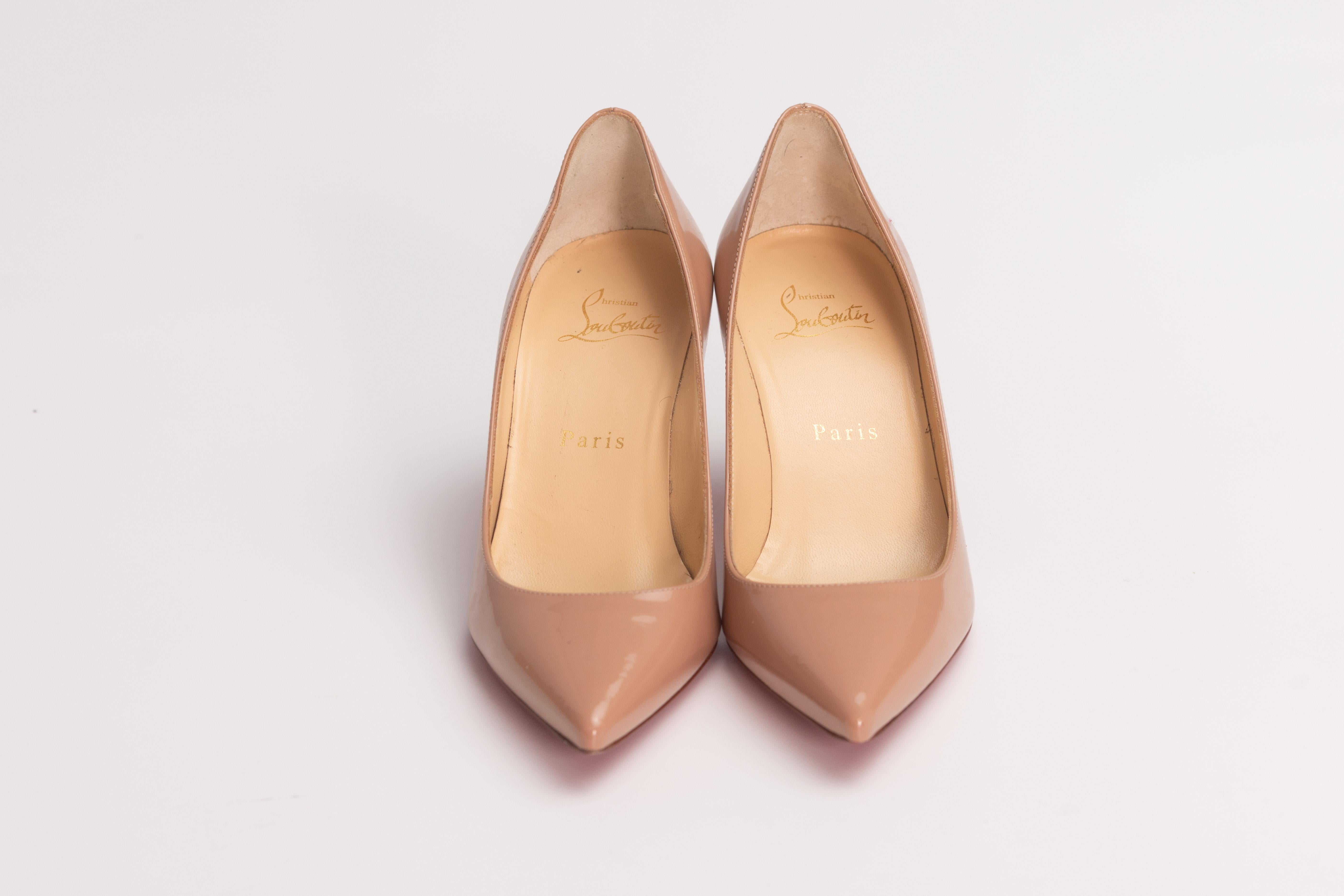 Christian Louboutin Beige Patent Pigalle Pointed Toe Heels (EU 35.5) In Good Condition For Sale In Montreal, Quebec