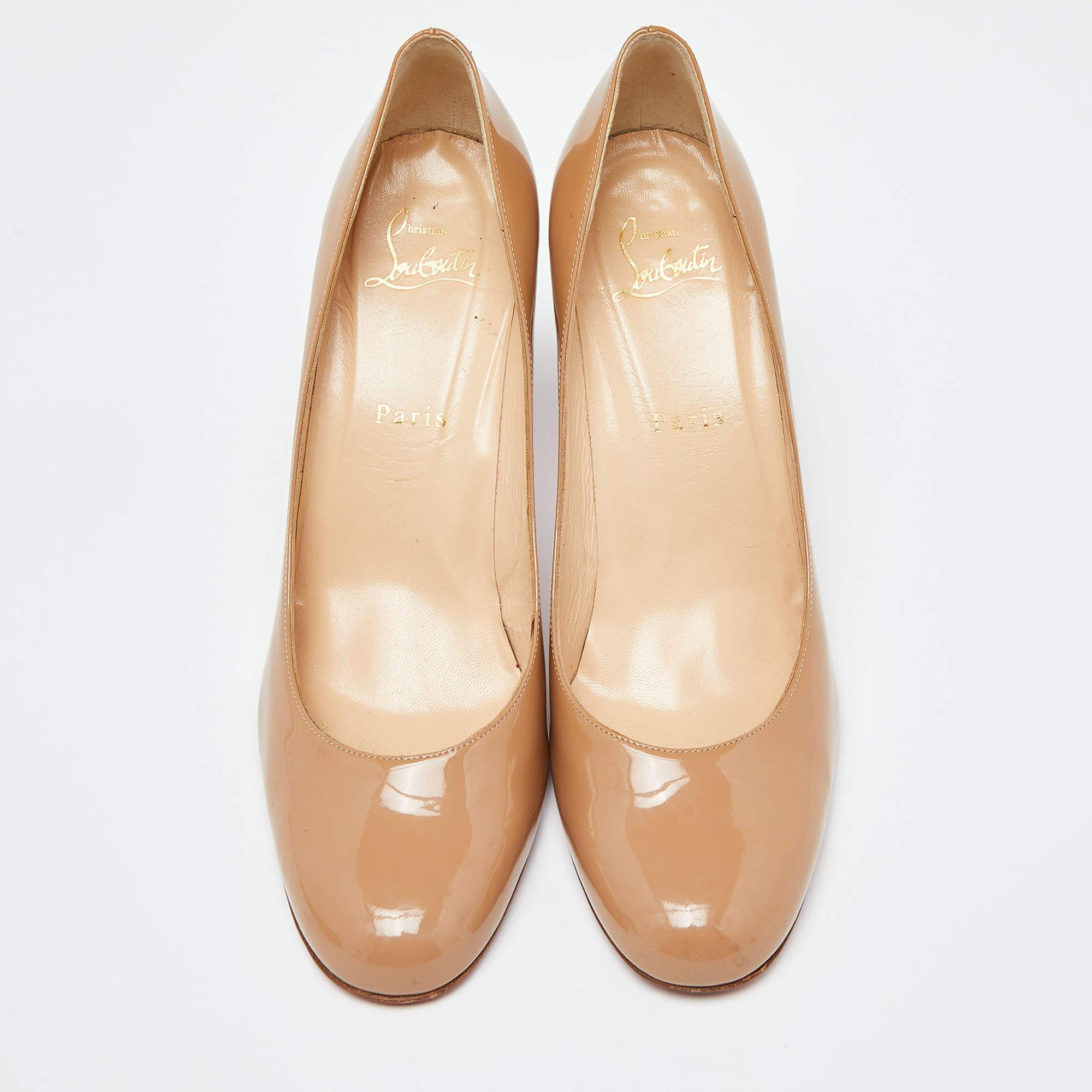 Christian Louboutin Beige Patent Simple Pumps Size 38.5 In Fair Condition For Sale In Dubai, Al Qouz 2