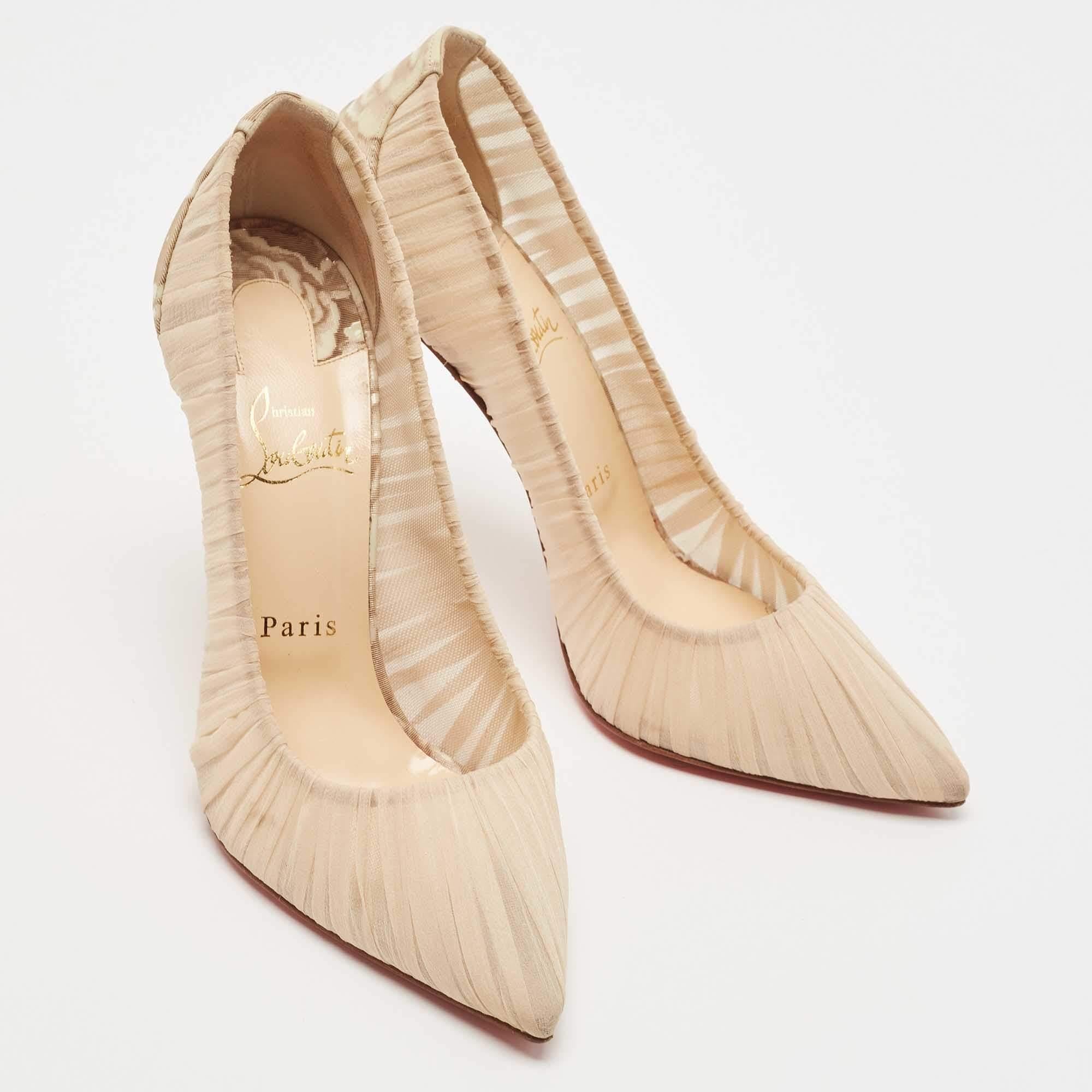 Christian Louboutin Beige Pleated Silk Crepe Pointed Toe Pumps Size 39 In Good Condition For Sale In Dubai, Al Qouz 2