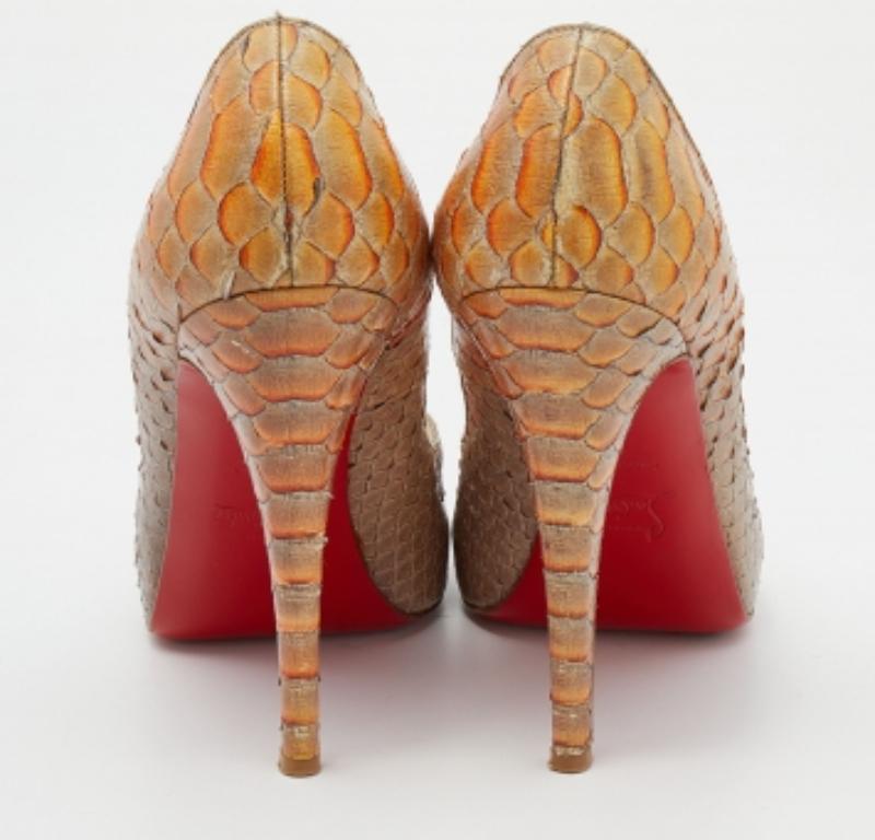 De las mujeres Christian Louboutin Bombas de punta Altadama de piel de pitón beige Tamaño 39 en venta