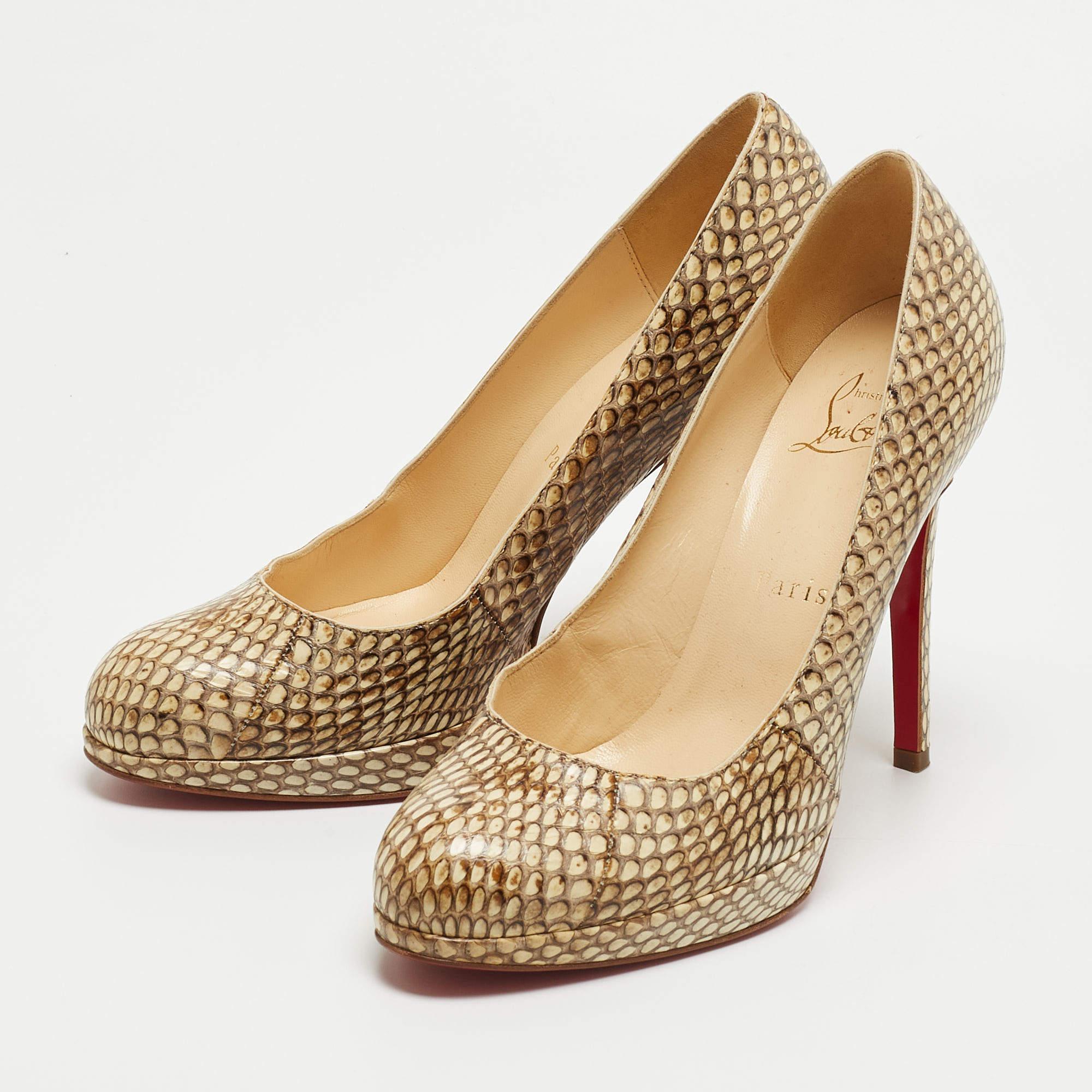 Christian Louboutin Beige Python Leather New Simple Round Toe Pumps Size 36.5 In Good Condition For Sale In Dubai, Al Qouz 2