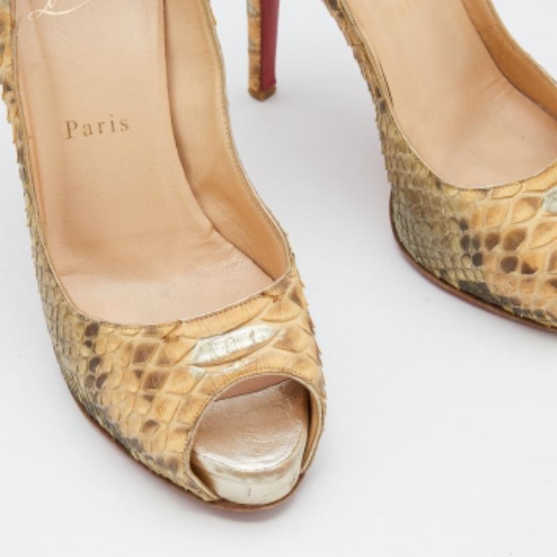 Christian Louboutin Bombas Peep Toe Very Prive de Piel de Pitón Beige Talla 37 en venta 1