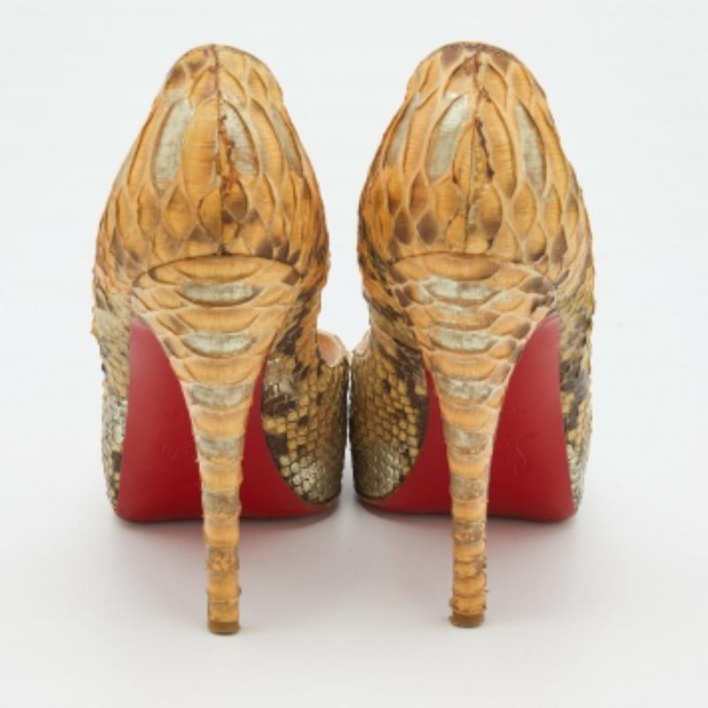Christian Louboutin Bombas Peep Toe Very Prive de Piel de Pitón Beige Talla 37 en venta 2