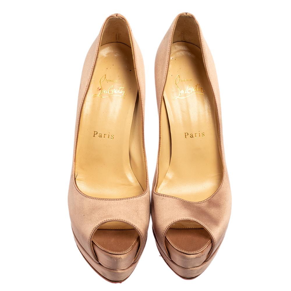 We've fallen head over heels in love with these pumps from Christian Louboutin! They are crafted from satin and styled with peep toes, platforms, and 13 cm stiletto heels. Truly high fashion, this beige pair will effortlessly bring out the