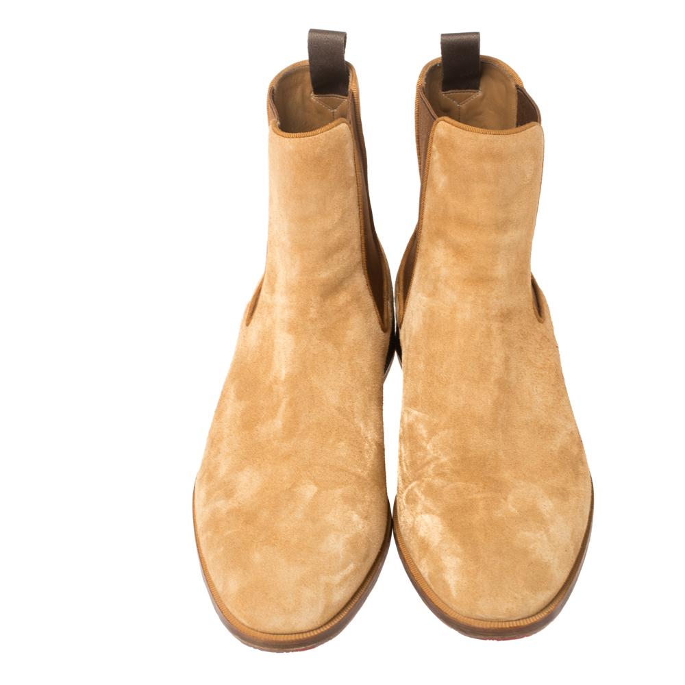 Celebrando la fusione tra artigianato e moda di lusso, questi stivali Chelsea di Christian Louboutin valgono assolutamente la spesa. Sono senza lacci e ben realizzate con pelle scamosciata. Gli stivali sono dettagliati con pannelli a contrasto e