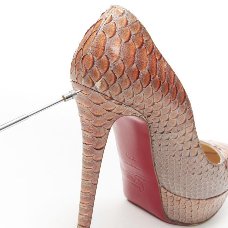 CHRISTIAN LOUBOUTIN Bianca 140 orange grau geschupptes Leder Plateau Pumps EU37.5 im Angebot 5