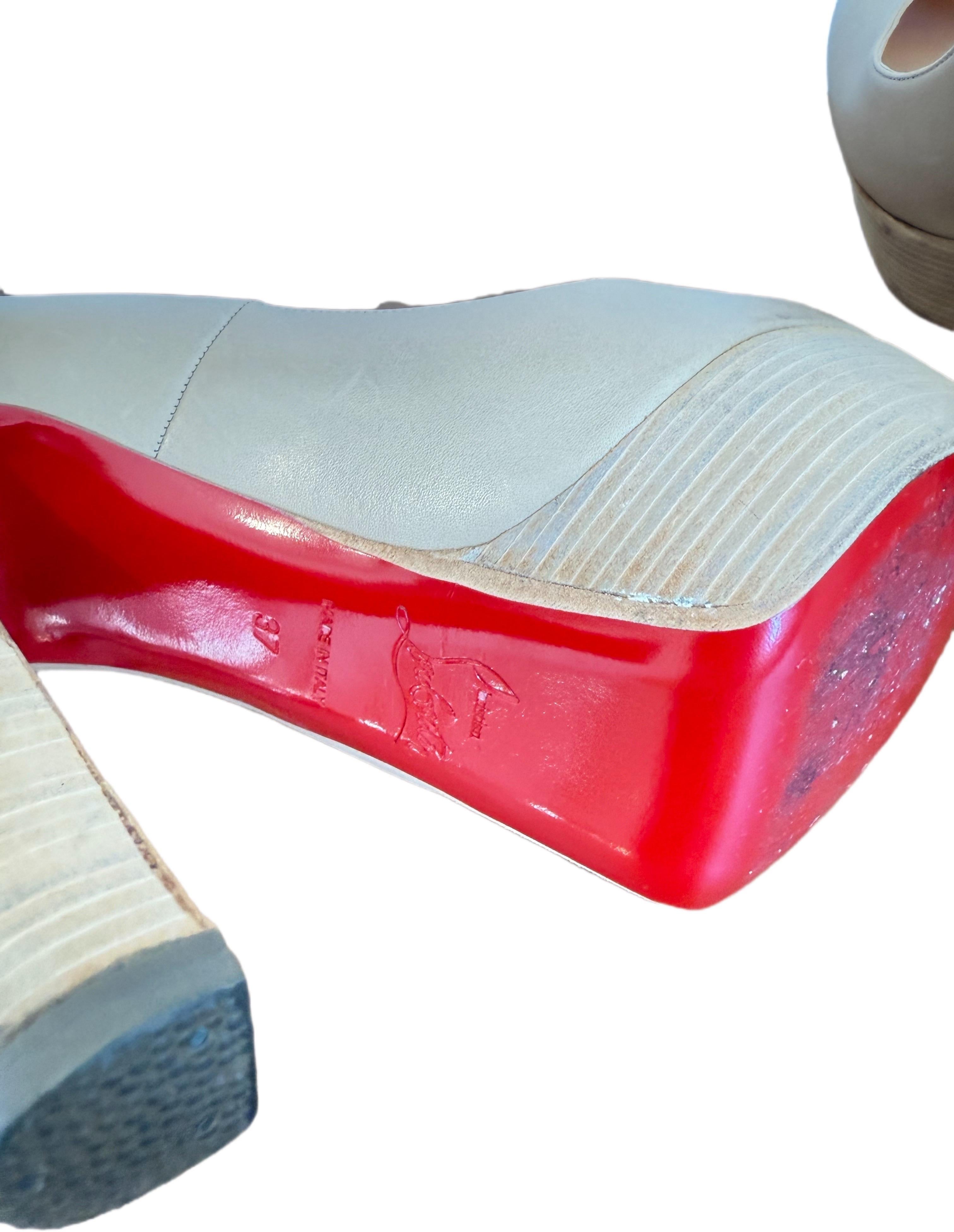 Christian Louboutin Bibi Nude Leather Platform Pumps Red Sole Heels Sz 37 US 7 In Excellent Condition For Sale In San Diego, CA