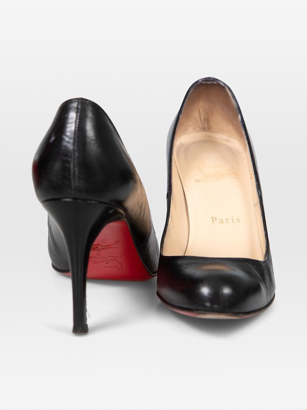 Beige Christian Louboutin Escarpins en cuir noir en forme d'amande Taille IT 37 en vente