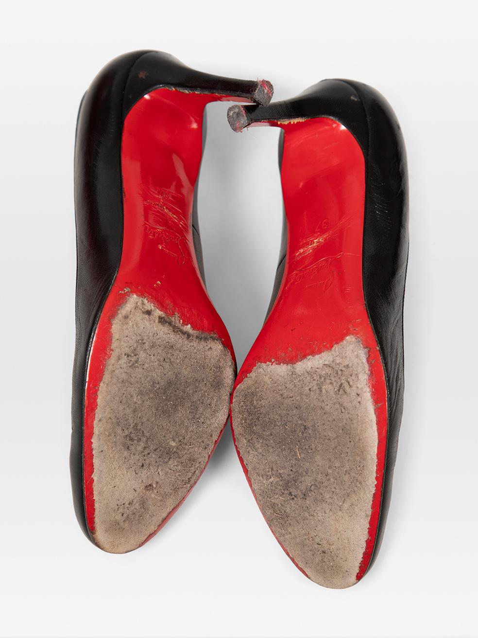 Christian Louboutin Escarpins en cuir noir en forme d'amande Taille IT 37 Excellent état - En vente à London, GB
