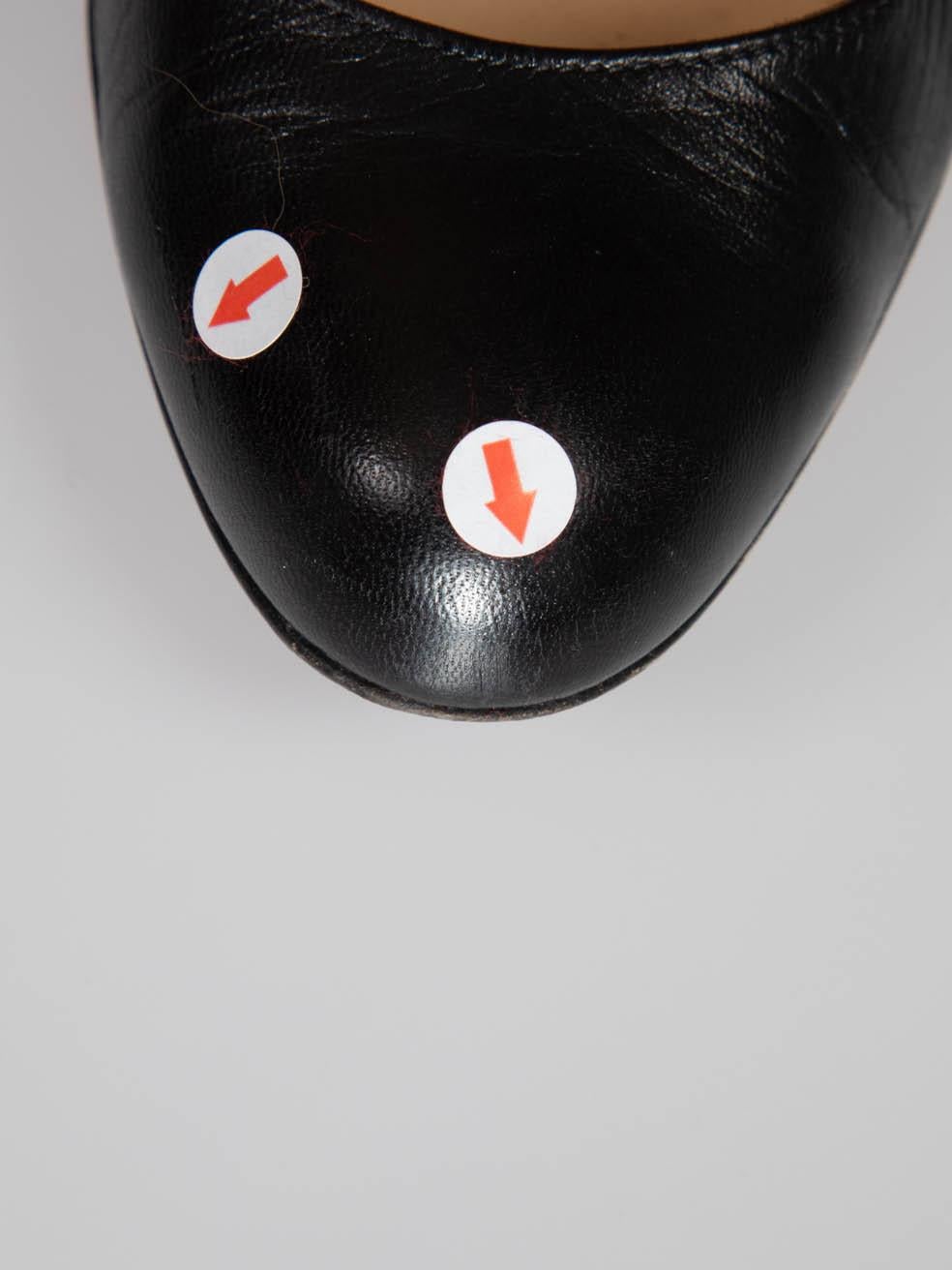 Christian Louboutin Escarpins en cuir noir en forme d'amande Taille IT 37 en vente 1