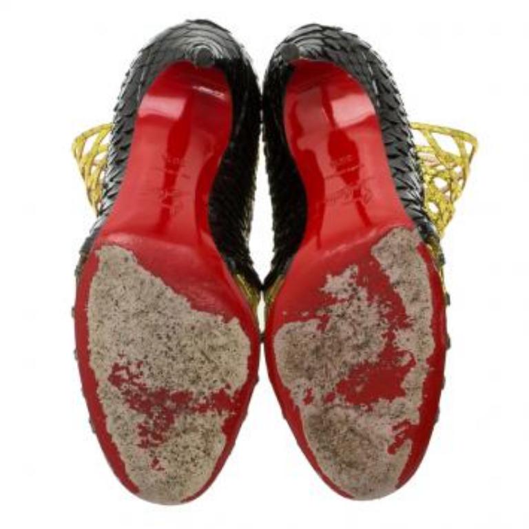 Christian Louboutin Noir et or Python Bougliona Cage Ankle Boots Taille 38.5 en vente 7