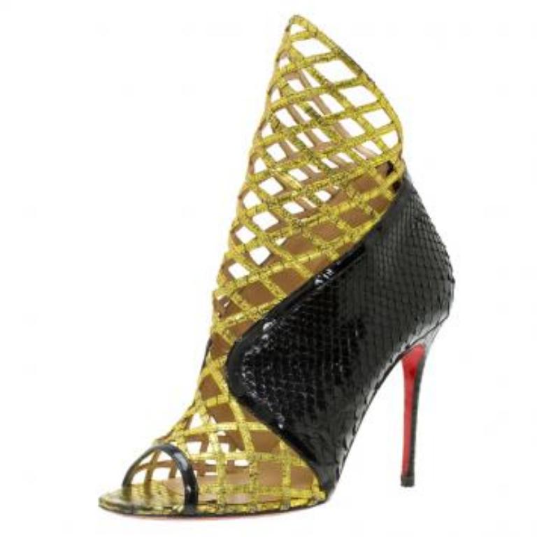 Christian Louboutin Noir et or Python Bougliona Cage Ankle Boots Taille 38.5 Bon état - En vente à Dubai, Al Qouz 2