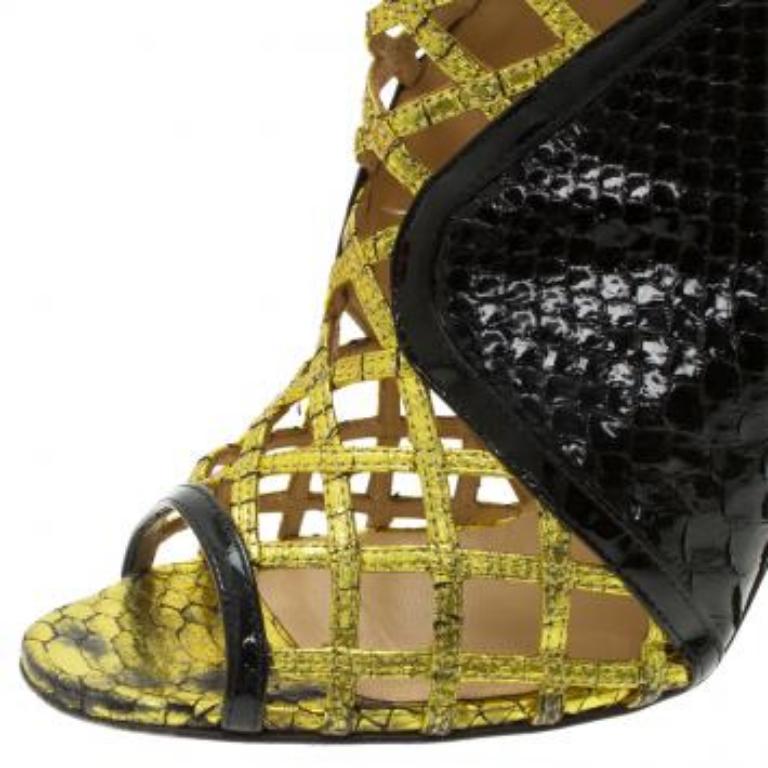 Christian Louboutin Noir et or Python Bougliona Cage Ankle Boots Taille 38.5 en vente 1