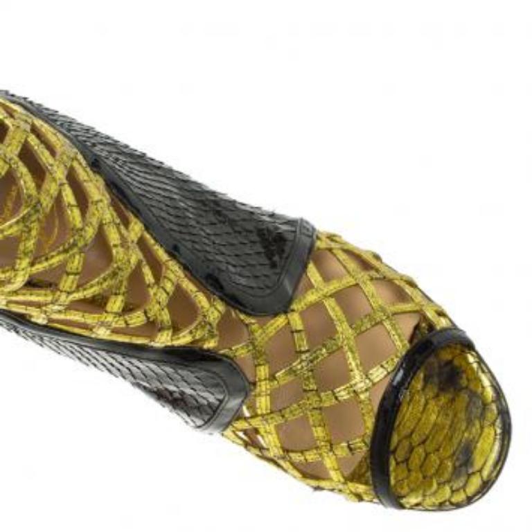 Christian Louboutin Noir et or Python Bougliona Cage Ankle Boots Taille 38.5 en vente 2