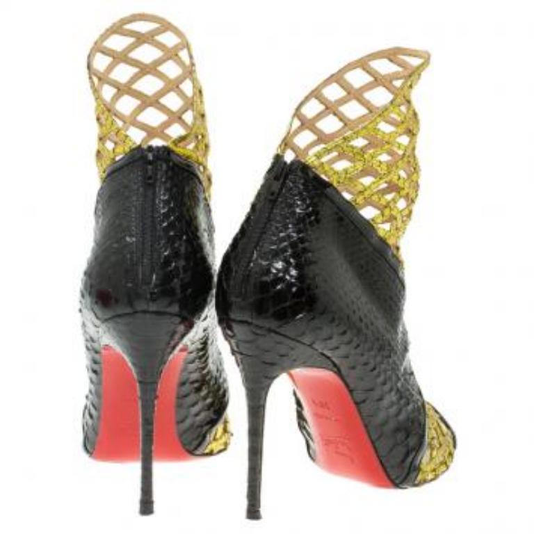 Christian Louboutin Noir et or Python Bougliona Cage Ankle Boots Taille 38.5 en vente 5