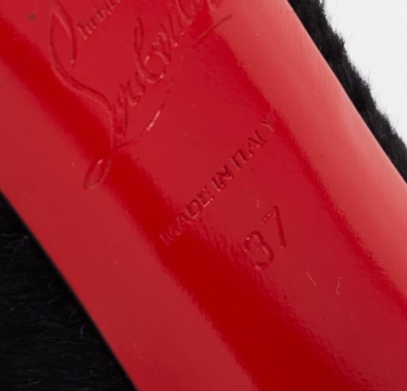 Christian Louboutin Bombas Daffodile de pelo de becerro negro Talla 37 en venta 1