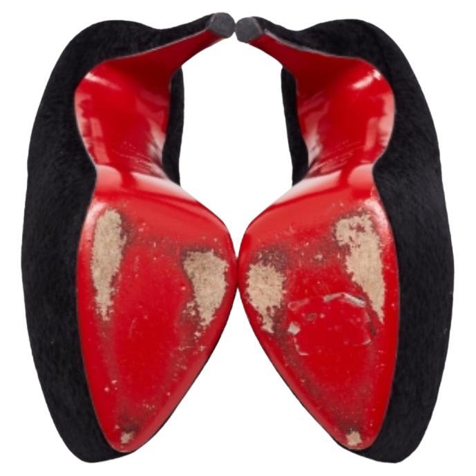 Christian Louboutin Bombas Daffodile de pelo de becerro negro Talla 37 en venta 3
