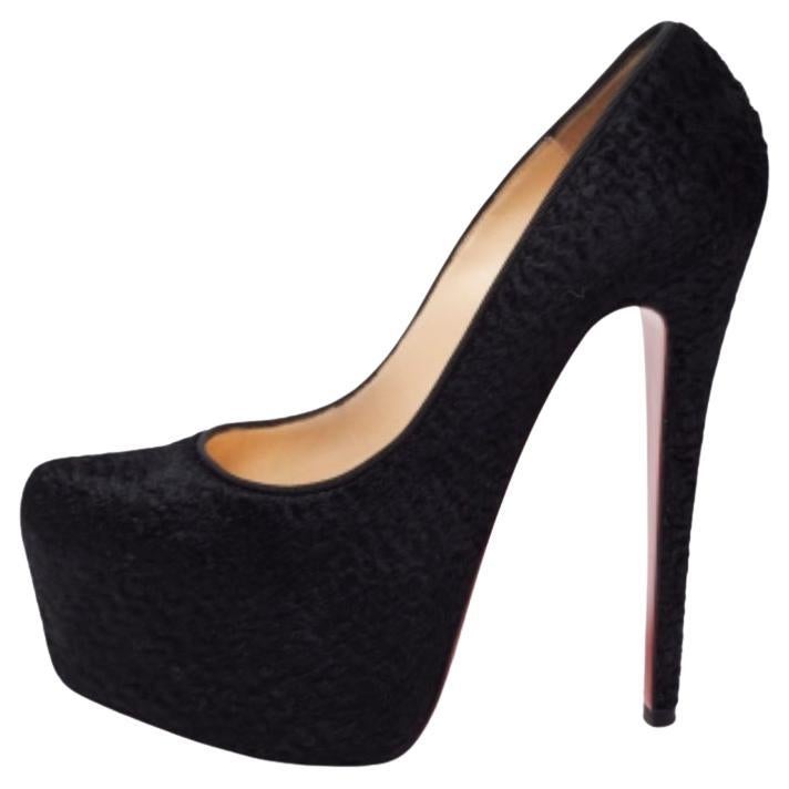 Christian Louboutin Bombas Daffodile de pelo de becerro negro Talla 37