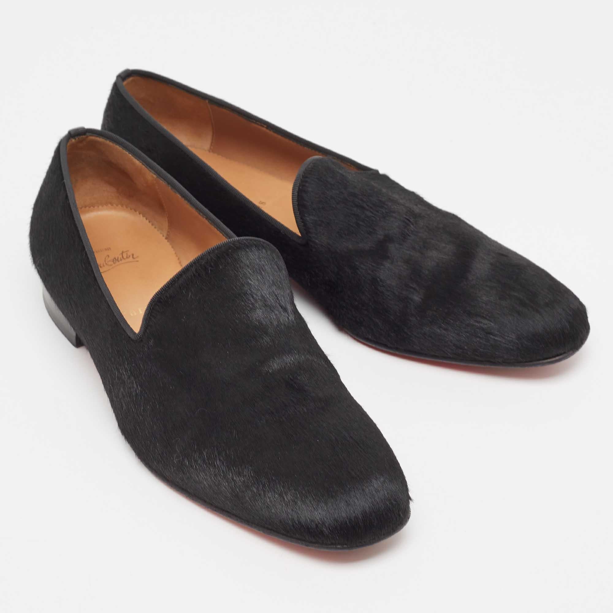 Christian Louboutin, mocassini in pelle di vitello nera taglia 43 In condizioni buone in vendita a Dubai, Al Qouz 2