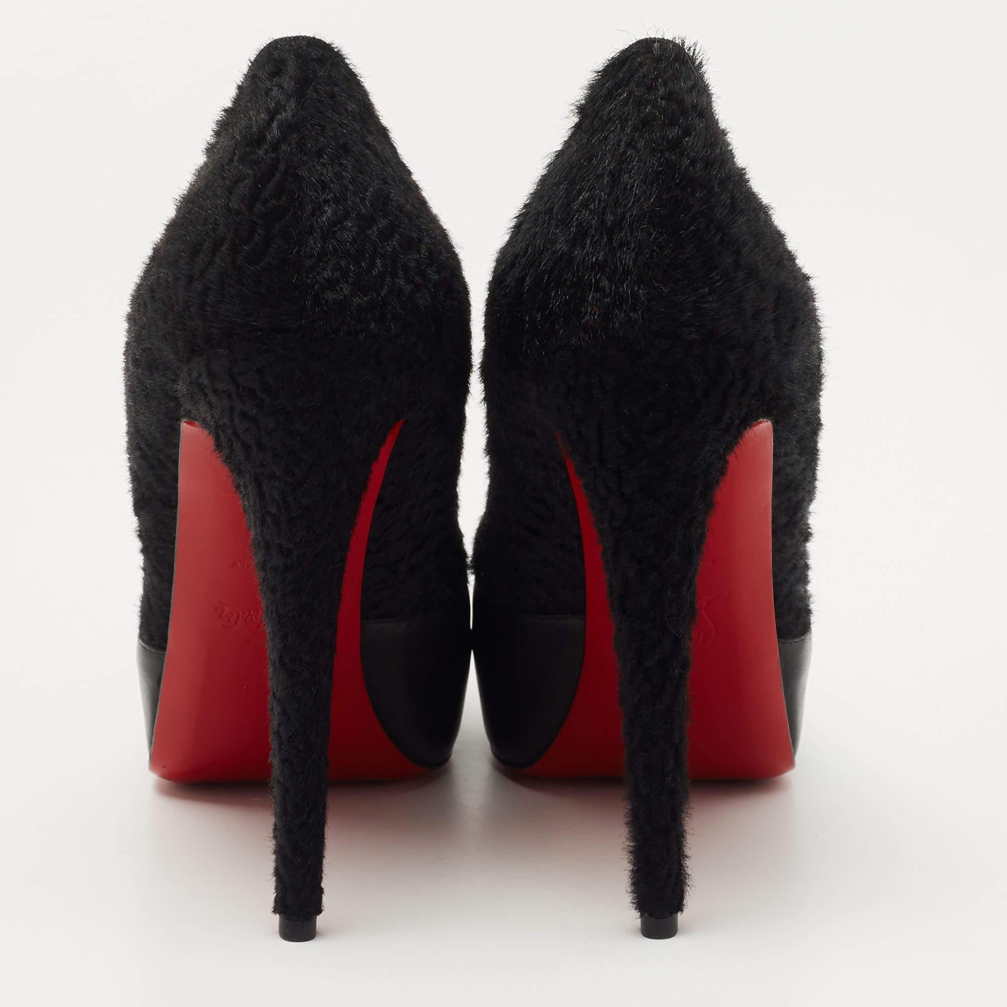 Christian Louboutin Black Calfhair and Leather Maggie Pumps Size 40 In New Condition For Sale In Dubai, Al Qouz 2