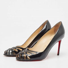 Christian Louboutin Schwarze Peep Toe Pumps aus Lackleder mit Ausschnitt und Peep Toe Größe 37,5