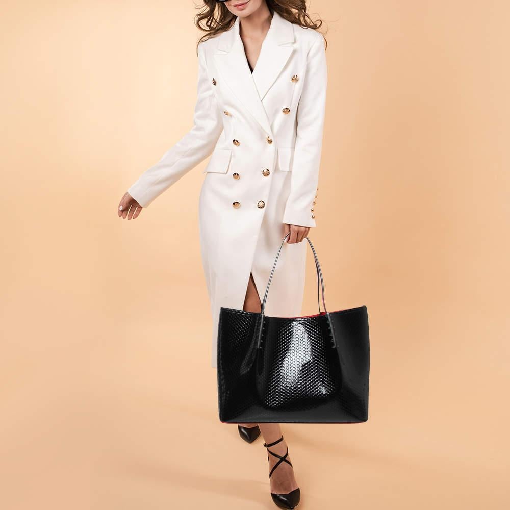 This alluring tote bag for women has been designed to assist you on any day. Convenient to carry and fashionably designed, the tote is cut with skill and sewn into a great shape. It is well-equipped to be a reliable accessory.

Includes
Original