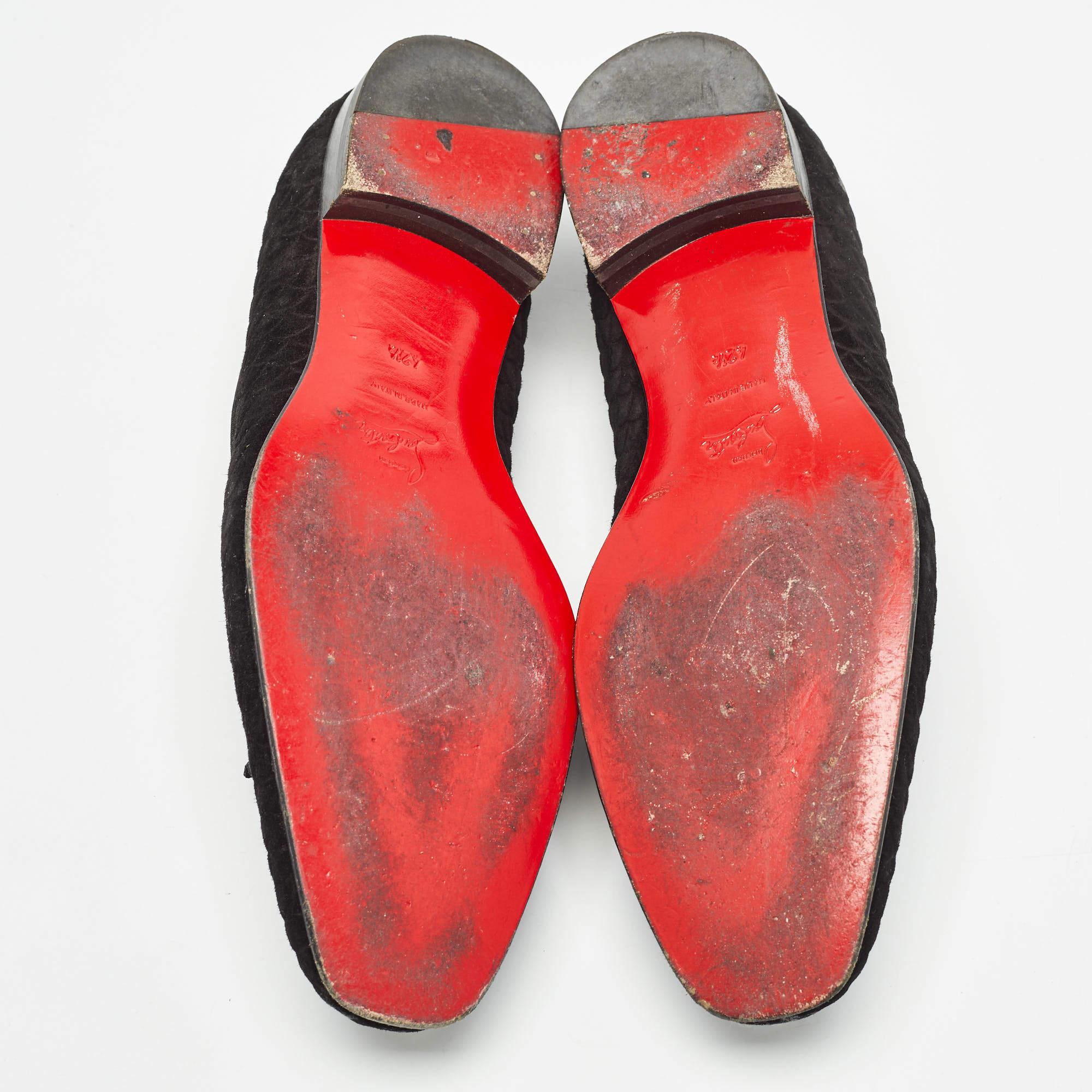 Christian Louboutin Chaussons de smoking en daim gaufré pissenlit noir Taille 42.5 en vente 1