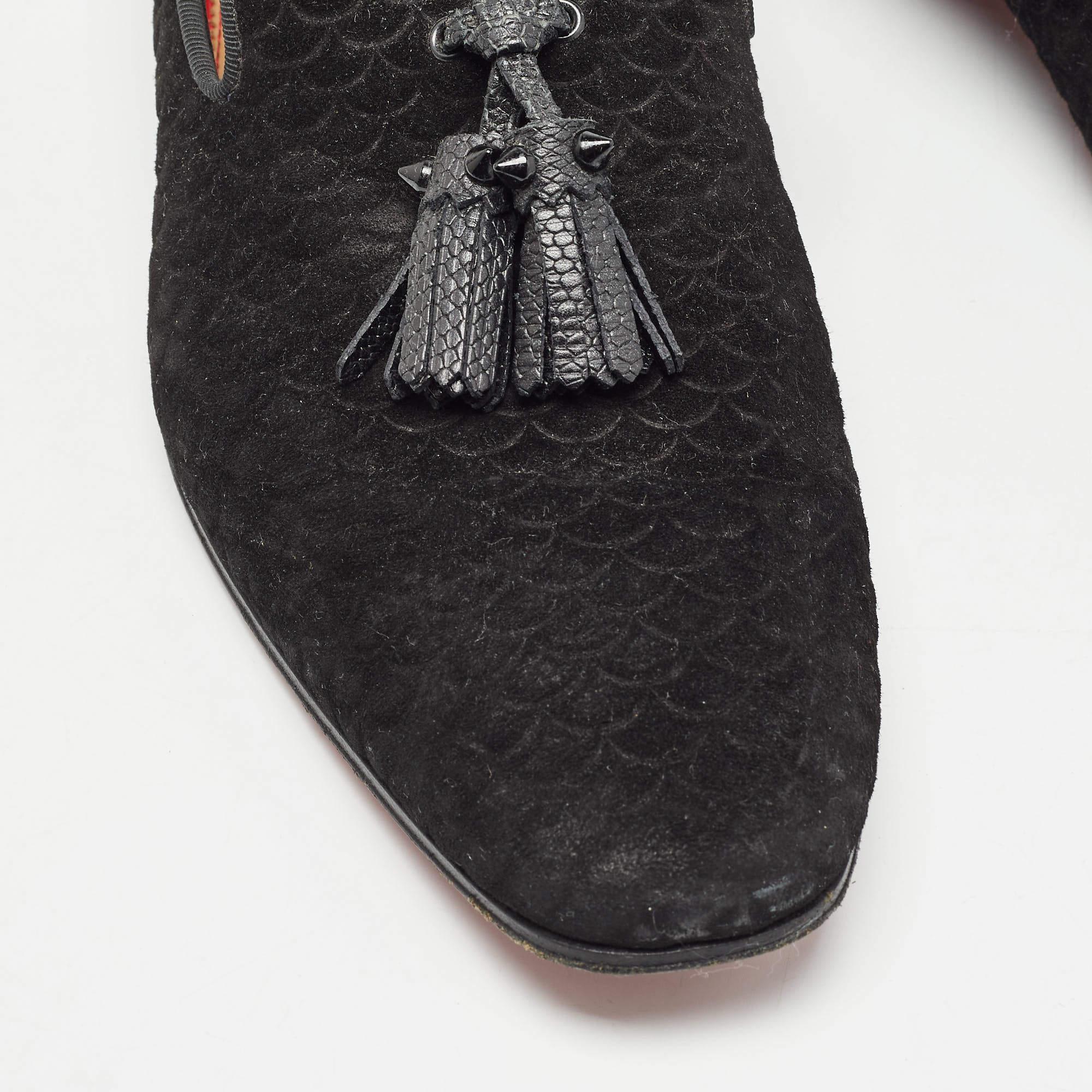 Christian Louboutin Chaussons de smoking en daim gaufré pissenlit noir Taille 42.5 en vente 2