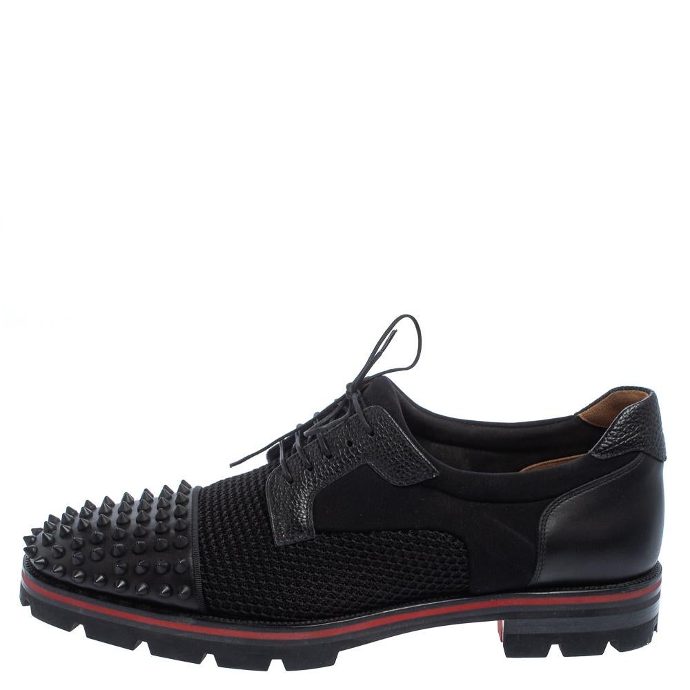 Make an amazing style statement in these Luis Spikes derby shoes from Christian Louboutin. They have been crafted from black fabric and leather and styled with round toes that carry the signature spike embellishments. They come equipped with