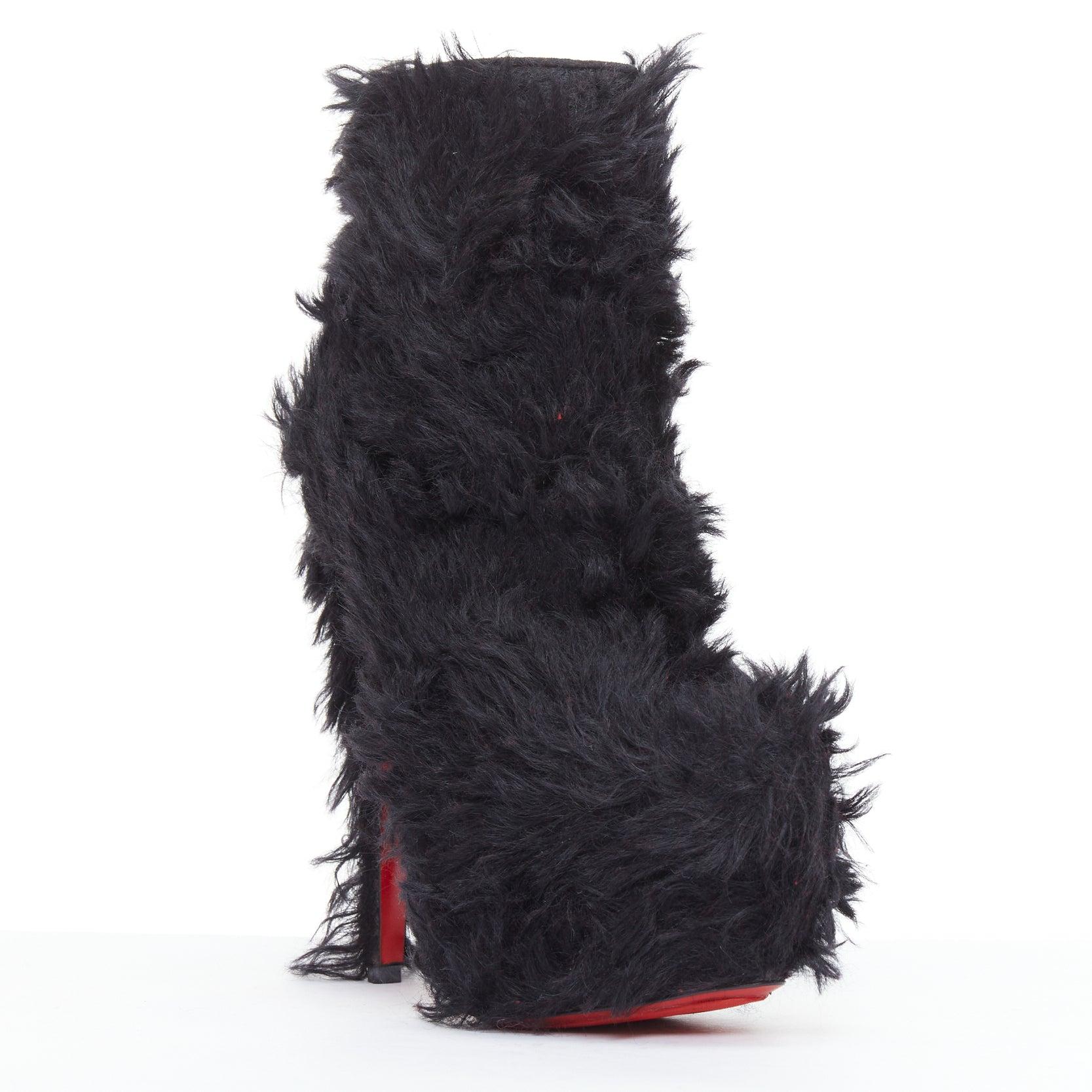 CHRISTIAN LOUBOUTIN black faux shaggy fur high heel platform boots EU36.5
Reference: TGAS/E00784
Brand: Christian Louboutin
Material: Faux Fur
Color: Black
Pattern: Solid
Closure: Zip
Lining: Nude Leather
Made in: Italy

CONDITION:
Condition: Very