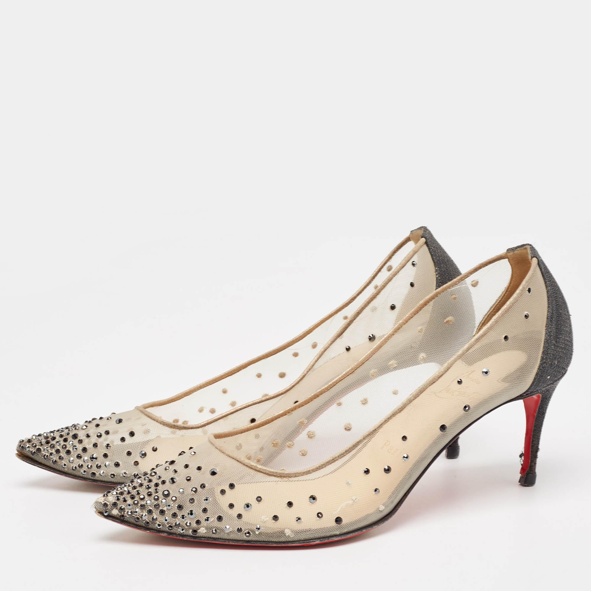 Make a chic style statement with these designer pumps. They showcase sturdy heels and durable soles perfect for your fashionable outings
