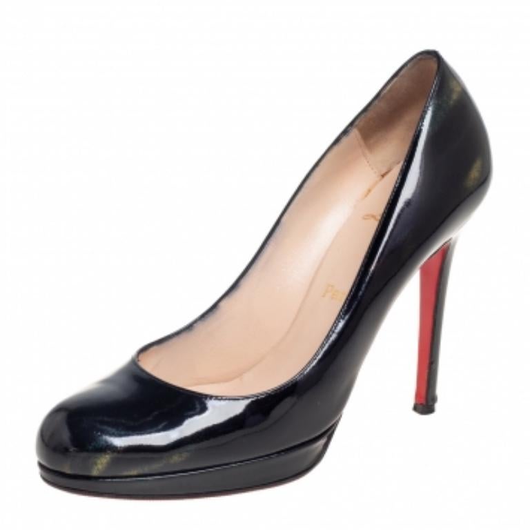 Christian Louboutin escarpins simples noirs/vernis brillants neufs, taille 37,5 Bon état - En vente à Dubai, Al Qouz 2