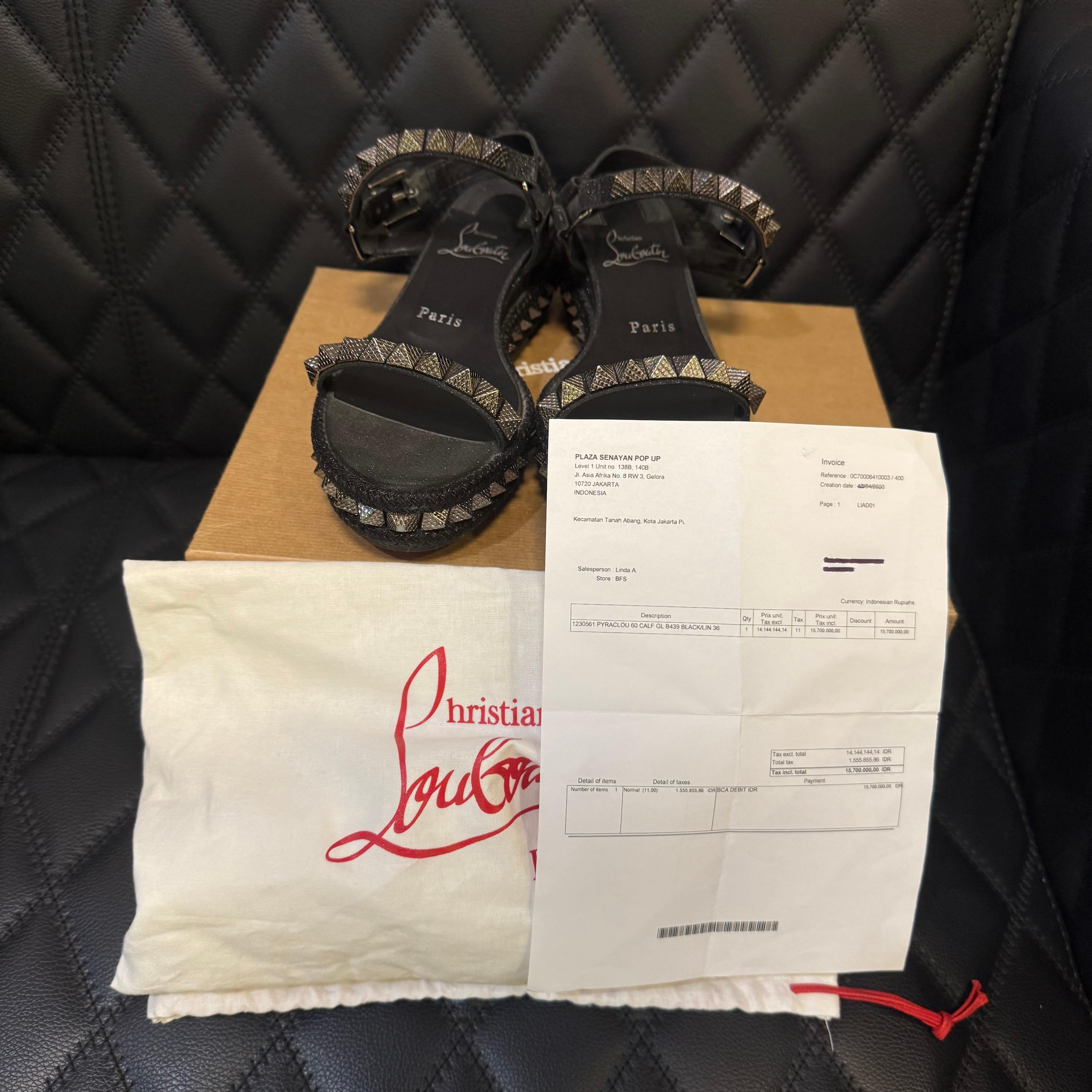 Christian Louboutin Black Glitter Pyraclou 60 Studded Platform Sandals (Sandales à plateforme cloutée avec paillettes) en vente 3