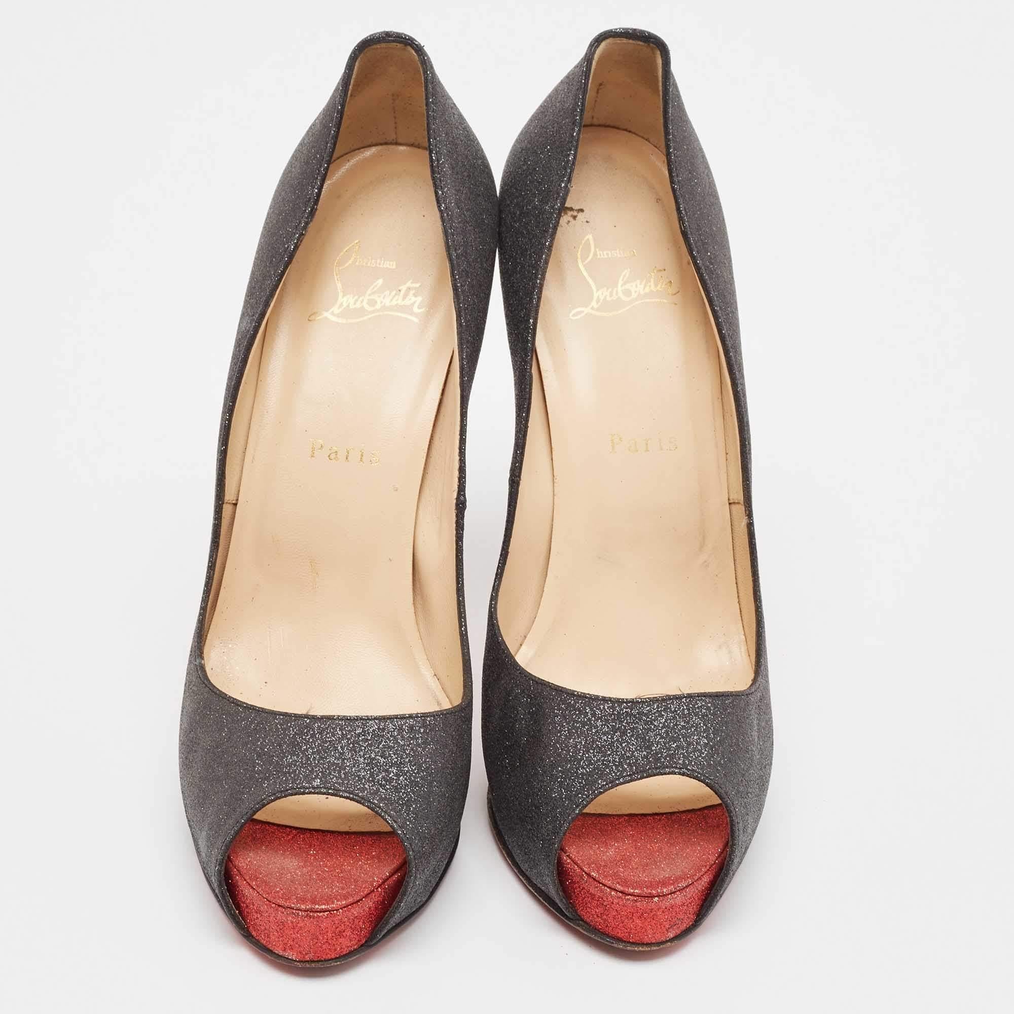 Noir Christian Louboutin Escarpins très prisés noirs pailletés taille 40 en vente
