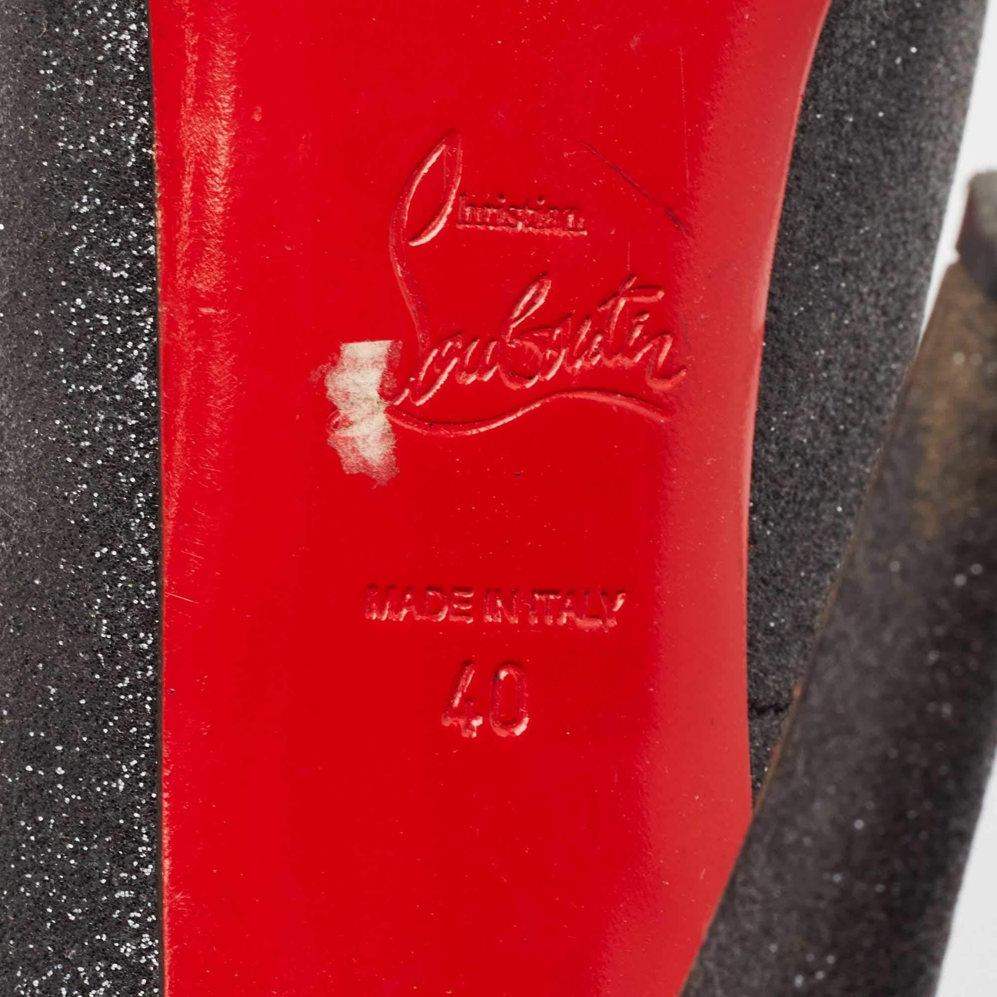 Christian Louboutin Escarpins très prisés noirs pailletés taille 40 en vente 3