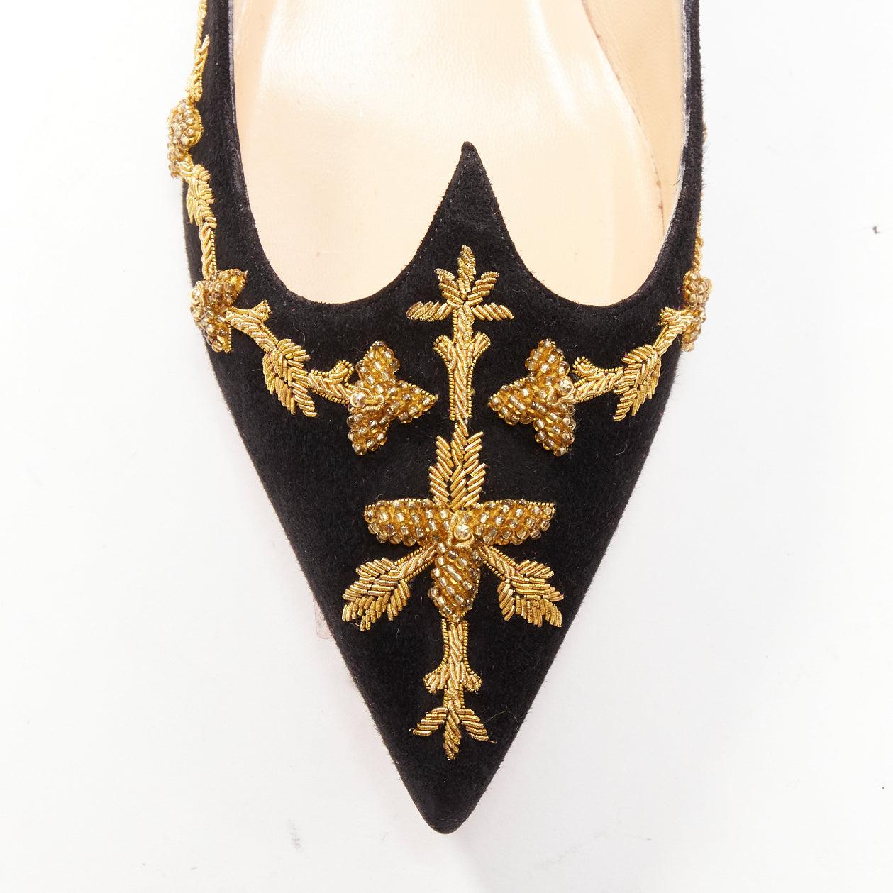 CHRISTIAN LOUBOUTIN - Escarpins pointus en cuir velours noir brodé d'or EU35.5 en vente 1