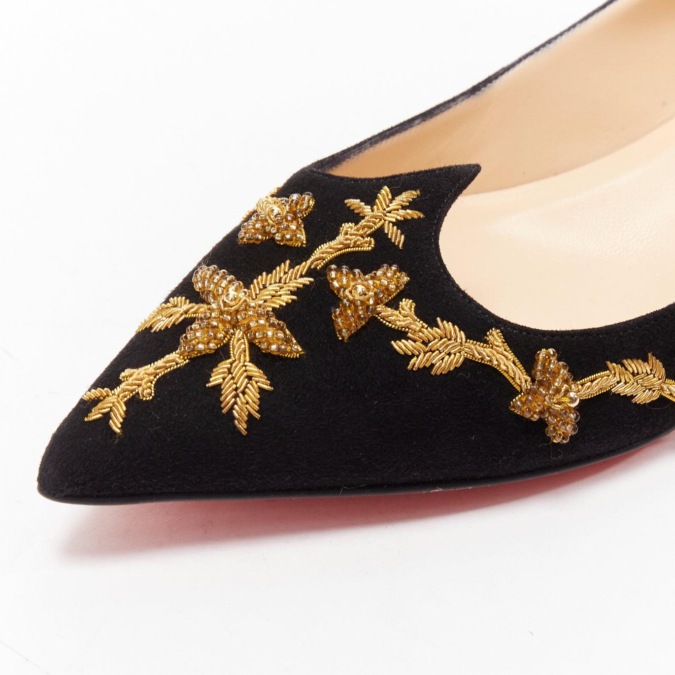 CHRISTIAN LOUBOUTIN - Escarpins pointus en cuir velours noir brodé d'or EU35.5 en vente 2