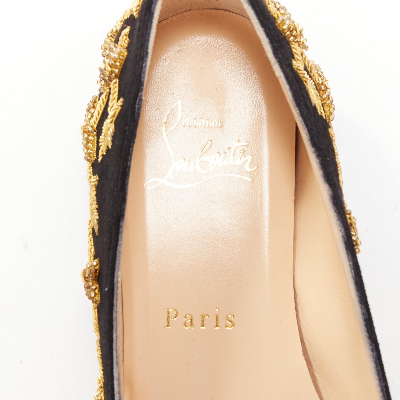 CHRISTIAN LOUBOUTIN - Escarpins pointus en cuir velours noir brodé d'or EU35.5 en vente 4