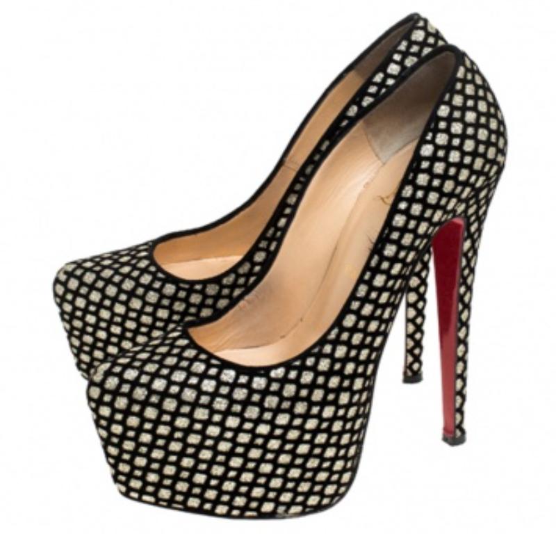 Christian Louboutin Noir/Or Floque Suede Daffodile Platform Pumps Size 38.5 Bon état - En vente à Dubai, Al Qouz 2