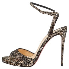 Christian Louboutin Schwarze/goldene Loubiloo-Sandalen aus laminiertem Wildleder Größe 40
