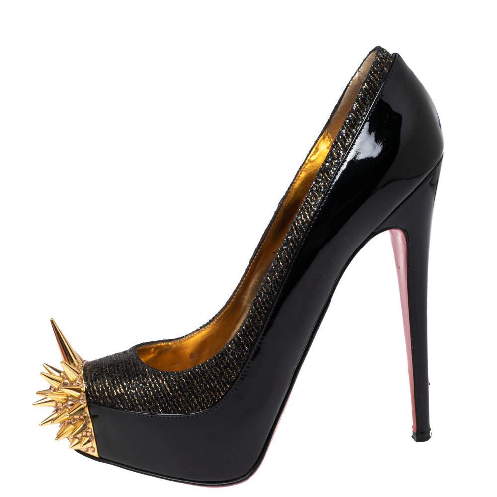 By incorporating versatile accents into their masterful creations, Christian Louboutin makes these beautiful Asteroid Spike pumps. They are meticulously styled from black-gold patent leather and lurex fabric, with gold-tone Spike embellishments