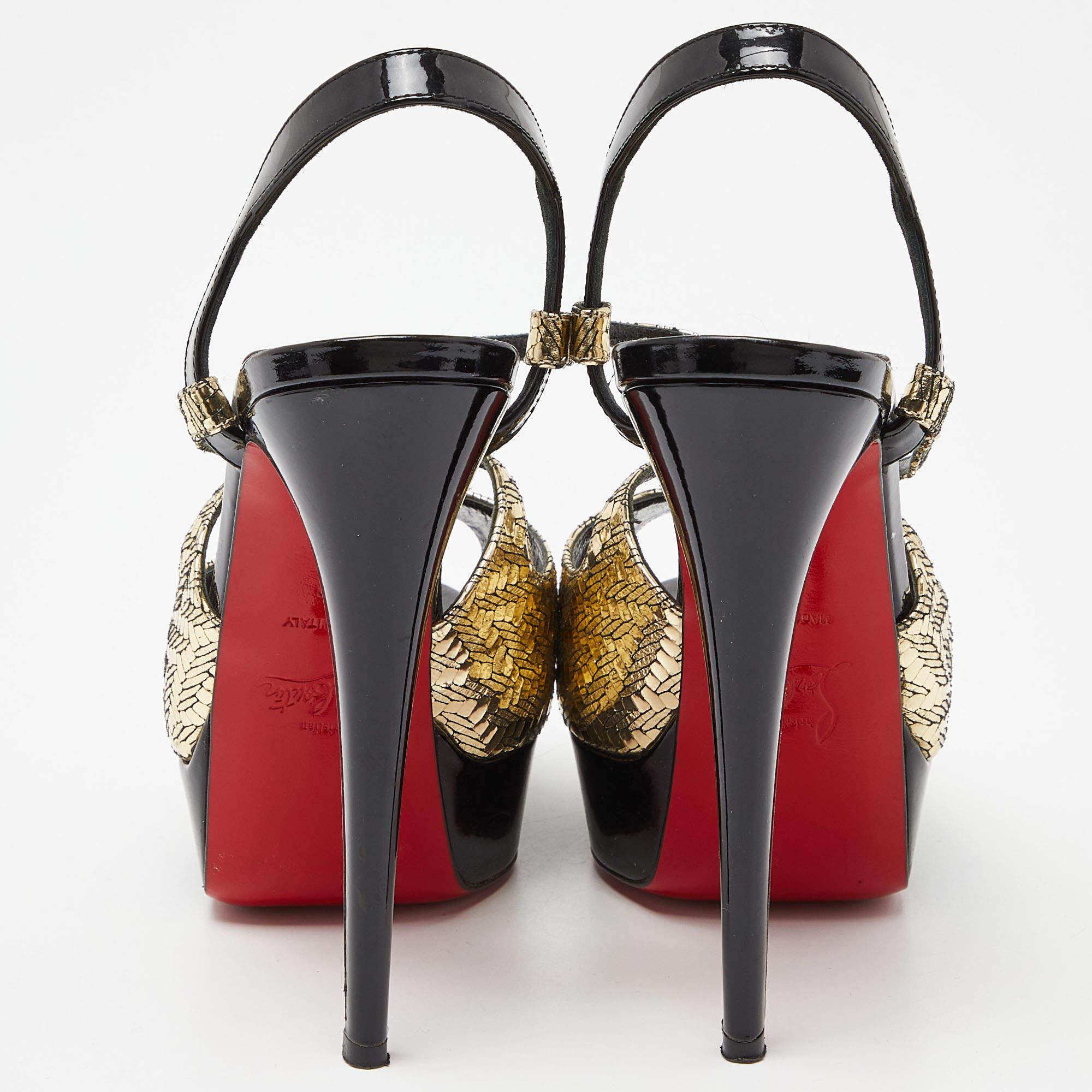 Christian Louboutin Black/Gold Patent Leather Cross Street Strappy Sandals Size (Sandales à lanières en cuir verni noir/or)  Bon état - En vente à Dubai, Al Qouz 2
