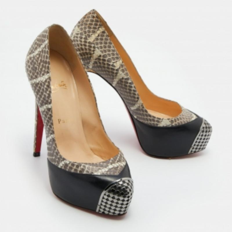 Donna Christian Louboutin Pumps in pelle di serpente nera/grigia con piattaforma Maggie misura 37,5 in vendita