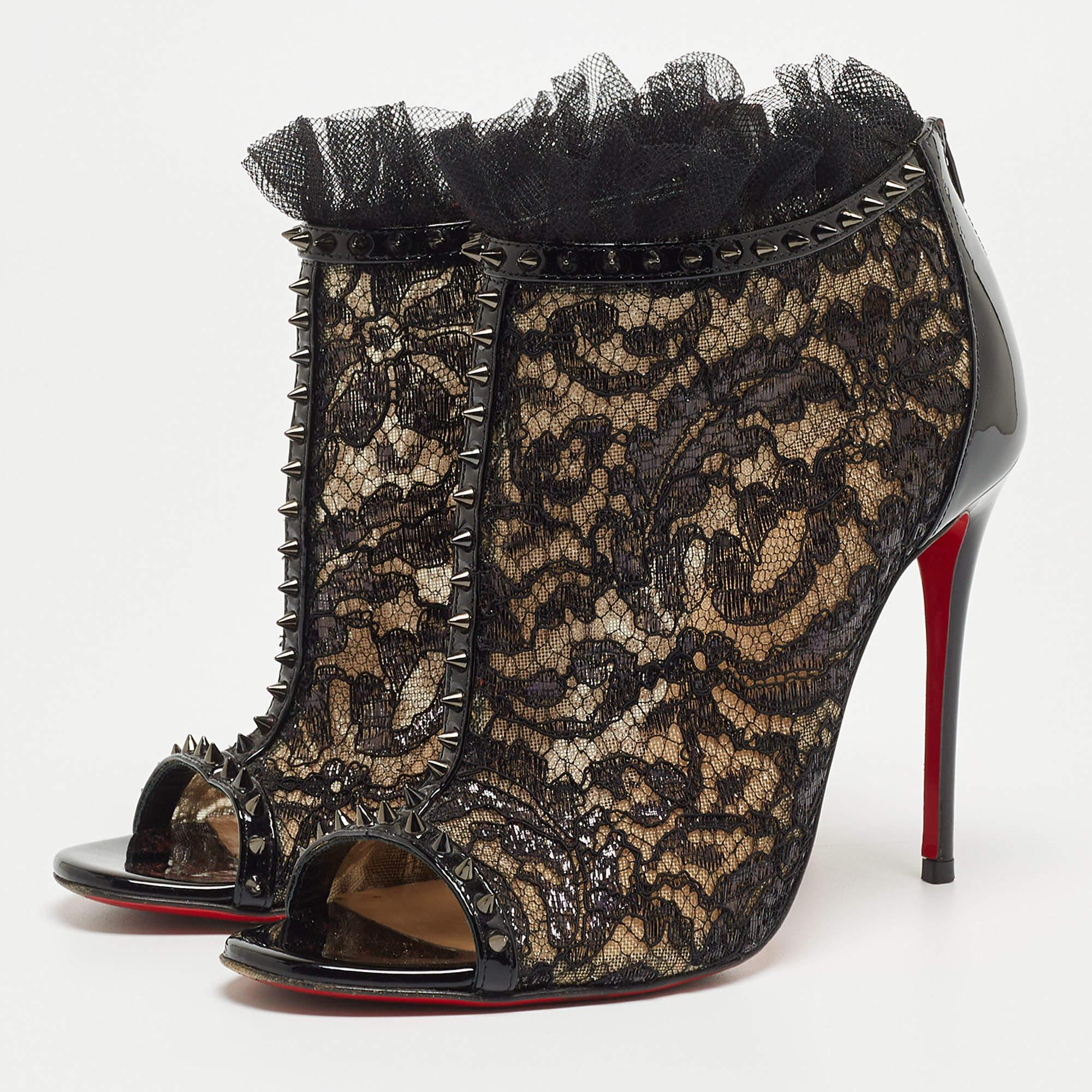 Christian Louboutin Black Lace and Patent Leather Juliettra Booties In Good Condition In Dubai, Al Qouz 2